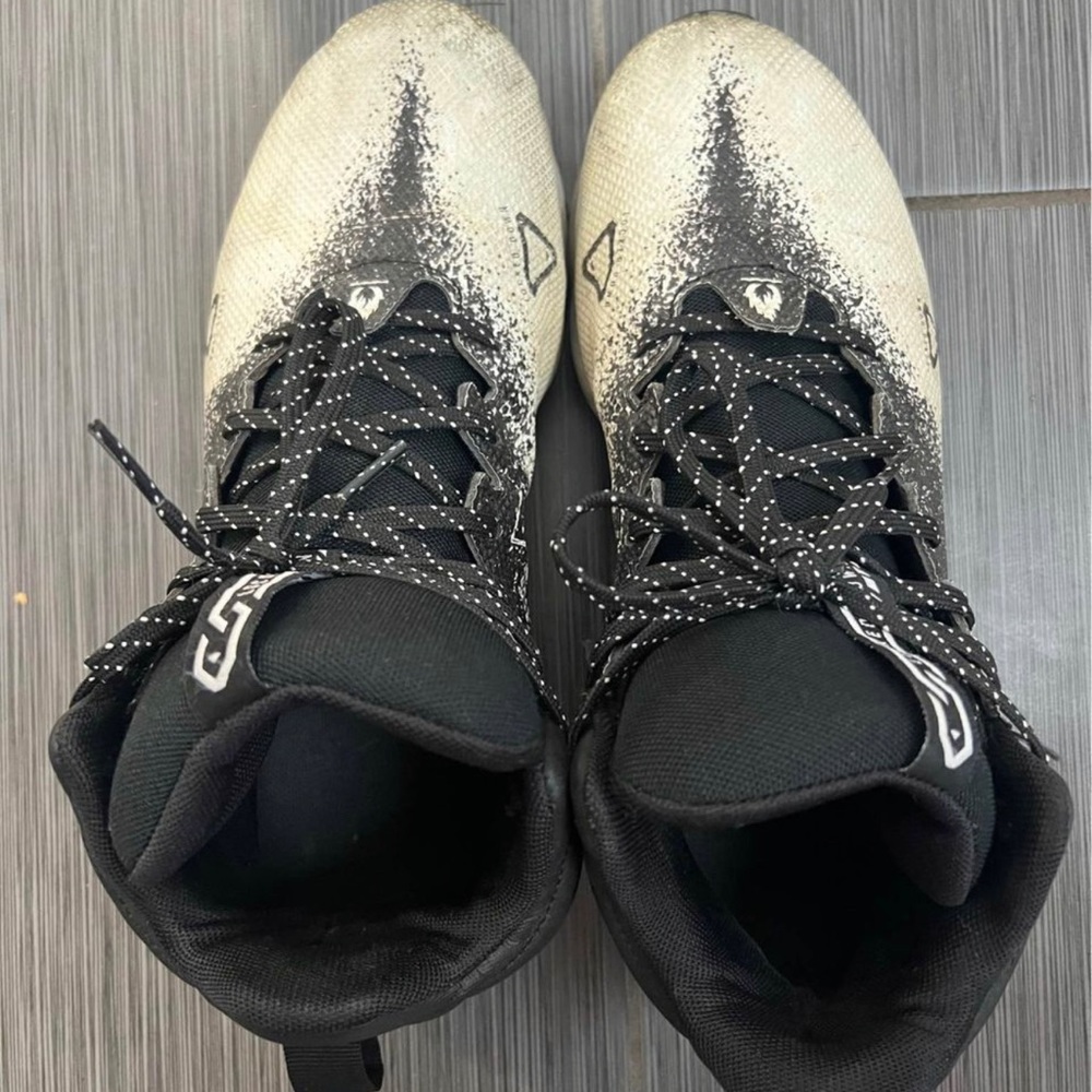 Men’s underarmour football cleats